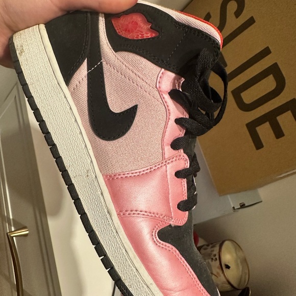 retro jordan sneakers - Picture 2 of 3